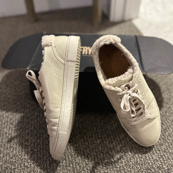 Like New w/ Box Frye Ivy Shearling Low Lace Sneaker Size 9.5M / 11W - Picture 5 of 5